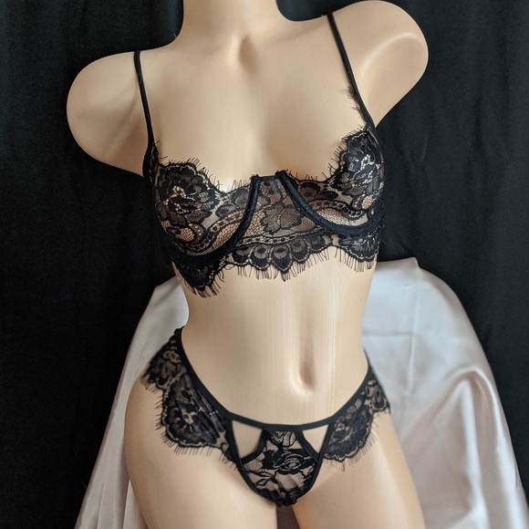 Yemyemi Other - Mysterious black lace panty and bralette set
